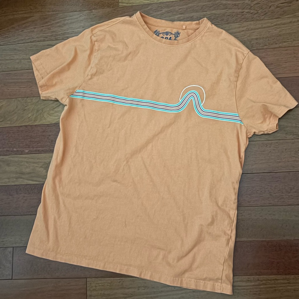 Orange and blue surfing tee #surfingvibes